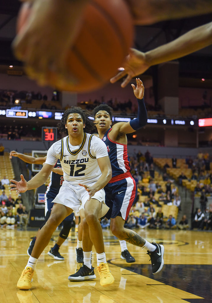 Missouri's Dru Smith waits for the ball